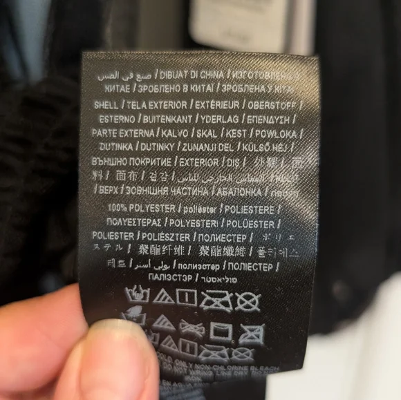 GUESS‎ Luigi Appliqué Smocked Top Size Medium Black - Picture 7 of 9